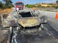 EDİRNE SINIR KAPISI YOLUNDA OTOMOBİL YANDI