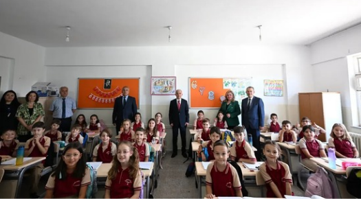 VALİ TURAN, YENİ HAFTAYA OKUL ZİYARETİYLE BAŞLADI