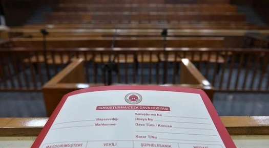 EŞİNİN SEVGİLİSİ SANDIĞI KADINI OTOMOBİL KAPISIYLA YARALADI