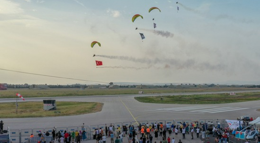 “BİR ÇOCUK GELSİN, BİR UÇAĞA DOKUNSUN” HEYECANI TEKNOFEST’TE