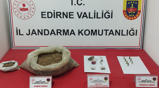 EDİRNE’DE 1 KİLO 700 GRAM UYUŞTURUCU ELE GEÇİRİLDİ