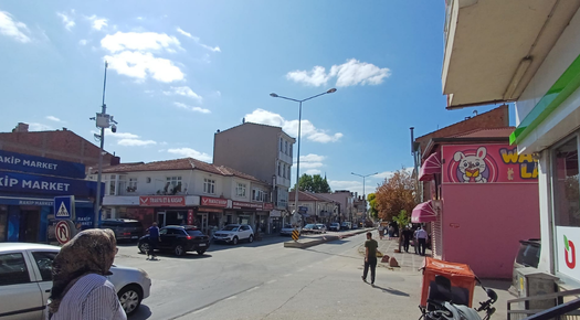 KIYIK’TA TRAFİK KİLİTLENDİ: İKİ YOL DA KAPATILDI