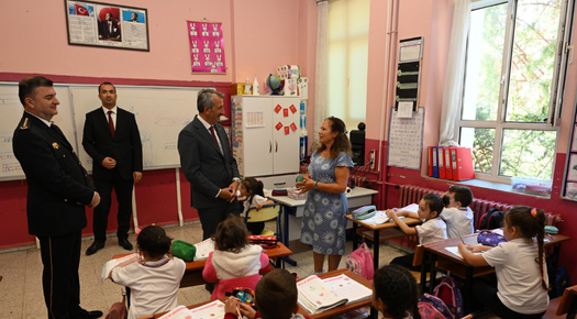VALİ SEZER, İNÖNÜ İLKOKULUNU ZİYARET ETTİ