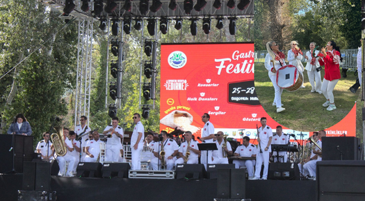 BELEDİYE BANDOSU YAŞAYAN MİRAS FESTİVALİ’Nİ COŞTURDU!