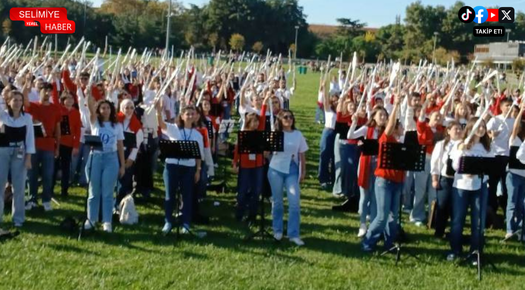 CUMHURİYETİN 102. YILINDA “FLÜT ORKESTRASI REKORU” KIRILDI