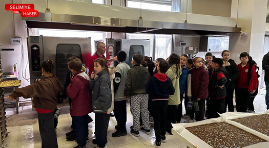 EDİRNE’DE MİNİK ÖĞRENCİLERDEN ŞEKERLEME TESİSİNE ZİYARET