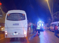 İŞÇİ SERVİSİ YAYAYA ÇARPTI: BİR KİŞİ AĞIR YARALANDI