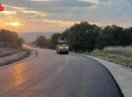 KÖY YOLLARI SICAK ASFALTLA BULUŞMAYA DEVAM EDİYOR