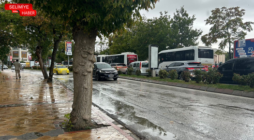 EDİRNE’DE SAĞANAK GÜNLÜK YAŞAMI ZORLAŞTIRIYOR