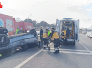 BARİYERE ÇARPARAK DEVRİLEN OTOMOBİL SÜRÜCÜSÜ YARALANDI