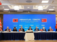 AKSAL, TİRAN’DA TÜRK İŞ İNSANLARIYLA BULUŞTU