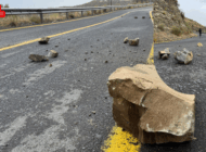 YAĞMURLA BİRLİKTE YAMAÇLARDAN KAYALAR YUVARLANDI