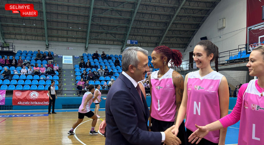 ‘PEMBE DOSTLUK MAÇI’ İLE MEME KANSERİNE DİKKAT ÇEKİLDİ