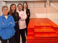 İPSALALI KADINLARIN HAZIRLADIĞI ÇİKOLATALAR ÖĞRETMENLERE HEDİYE EDİLDİ