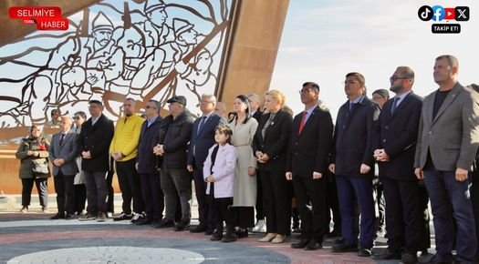 100. YIL ANITINA ÇELENK SUNULDU