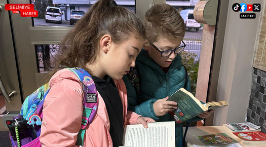 EDİRNE’DE ÇOCUKLARDAN GERİ DÖNÜŞÜMLÜ KİTAPLIK