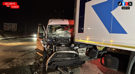 EDİRNE’DE PANELVAN TIRA ÇARPTI: 1 KİŞİ YARALANDI