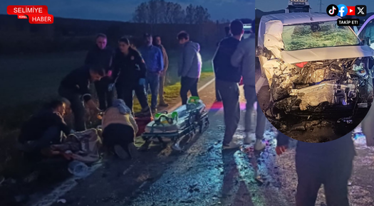 HAFİF TİCARİ ARAÇ İLE OTOMOBİL ÇARPIŞTI: 5 YARALI