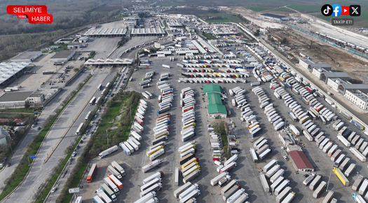 YUNAN ÇİFTÇİLERİN EYLEMİ TIRLARI KAPIKULE’YE YÖNLENDİRDİ