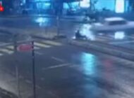 KONTROLDEN ÇIKAN OTOMOBİL KARŞI ŞERİDE GEÇTİ