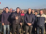 ÇERİBAŞI KÖYÜ SAKİNLERİ RÜZGAR TÜRBİNLERİNE KARŞI AYAKTA