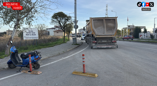 EDİRNE’DE MOTOSİKLET TIRLA ÇARPIŞTI