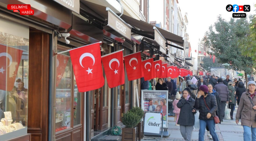 SARAÇLAR CADDESİ TÜRK BAYRAKLARIYLA DONATILDI
