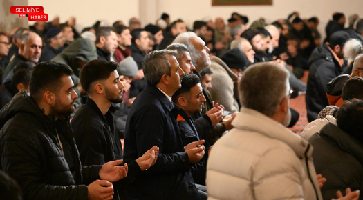 VALİ SEZER ESKİ CAMİ’DE MİRAÇ KANDİLİ MEVLİDİNE KATILDI