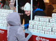 BAŞKAN GENCAN’DAN BERAT KANDİLİ’NDE SİMİT İKRAMI