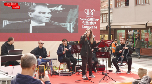 SARAÇLAR CADDESİ SEVGİLİLER GÜNÜ’NDE RENKLENDİ