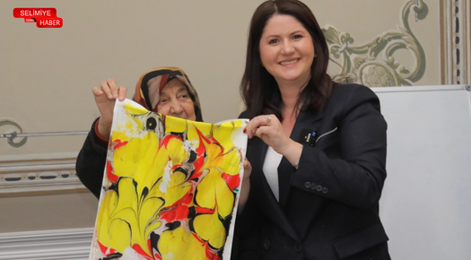 FİLİZ GENCAN HUZUREVİ SAKİNLERİYLE BİR ARAYA GELDİ