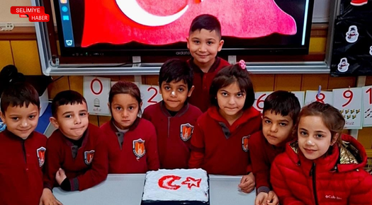 EDİRNE’DE ÖĞRENCİLERDEN BAYRAK SEVGİSİ MESAJI