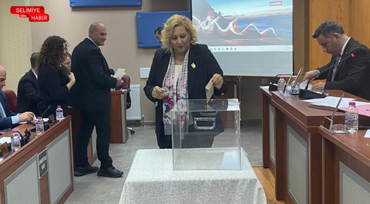 GEGEOĞLU 21 OYLA YENİDEN BAŞKAN SEÇİLDİ