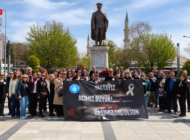 EĞİTİMDE ŞİDDETE KARŞI ANITTA ÇELENK VE KARANFİL