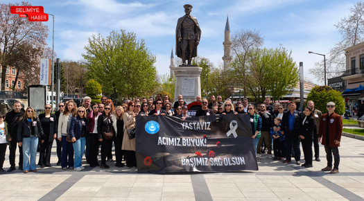 EĞİTİMDE ŞİDDETE KARŞI ANITTA ÇELENK VE KARANFİL