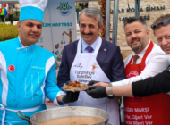 SELİMİYE MEYDANINDA TAVA CİĞER İKRAMI