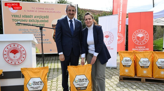 SEZER KEŞAN’DA HİBRİT AYÇİÇEĞİ TOHUMU DAĞITTI