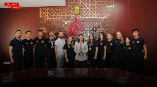 EDİRNE DORA SPOR KULÜBÜ TÜRKİYE ŞAMPİYONLUĞUNU BELEDİYEDE KUTLADI