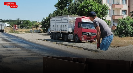 SÜLOĞLU’NDA KAVURUCU SICAKLAR ASFALTI ERİTTİ