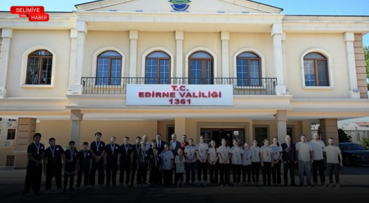 EDİRNELİ GÜREŞÇİLERDEN VALİ SEZER’E ZİYARET