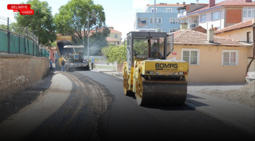 MİTHATPAŞA MAHALLESİ’NDE SICAK ASFALT ÇALIŞMALARI SÜRÜYOR