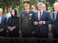 VALİ SEZER, ŞEHİTLERİN KABİRLERİNİ ZİYARET EDEREK DUA ETTİ