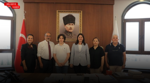 LGS BAŞARISIYLA GURURLANDIRAN MEHMET EFE DÖNMEZ BELEDİYEDE AĞIRLANDI