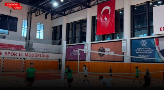 DEZAVANTAJLI ÖĞRENCİLER YAZ SPOR OKULLARINDA VOLEYBOLLA BULUŞTU