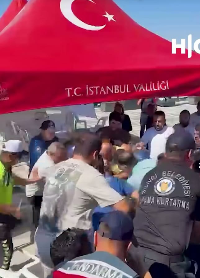 Silivri’de gergin anlar: Basın mensuplarına saldırı kamerada
